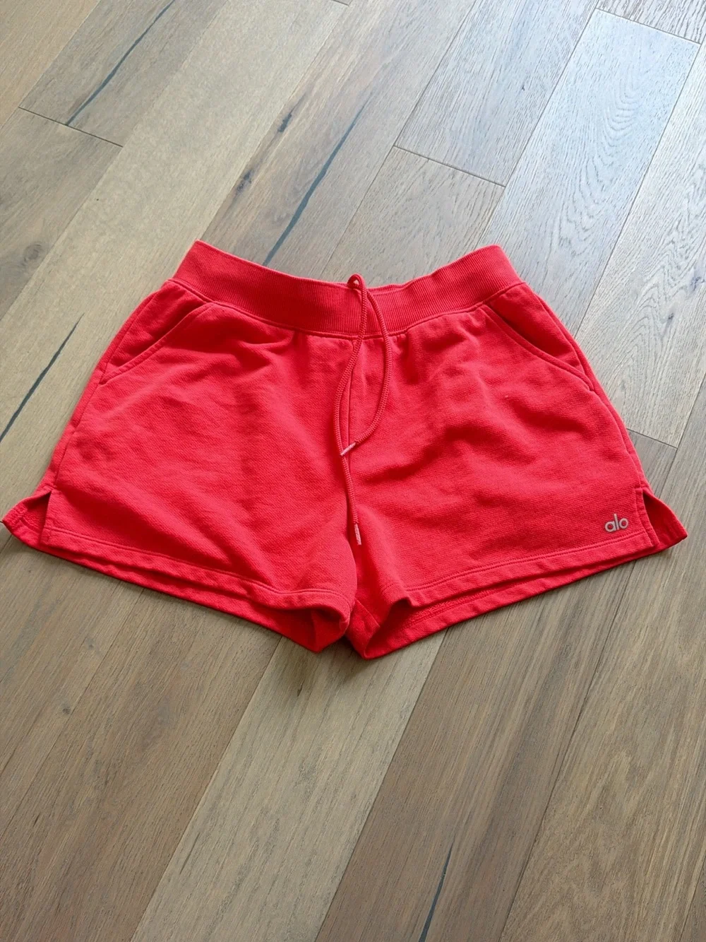ALO YOGA LOW KEY SWEAT SHORT